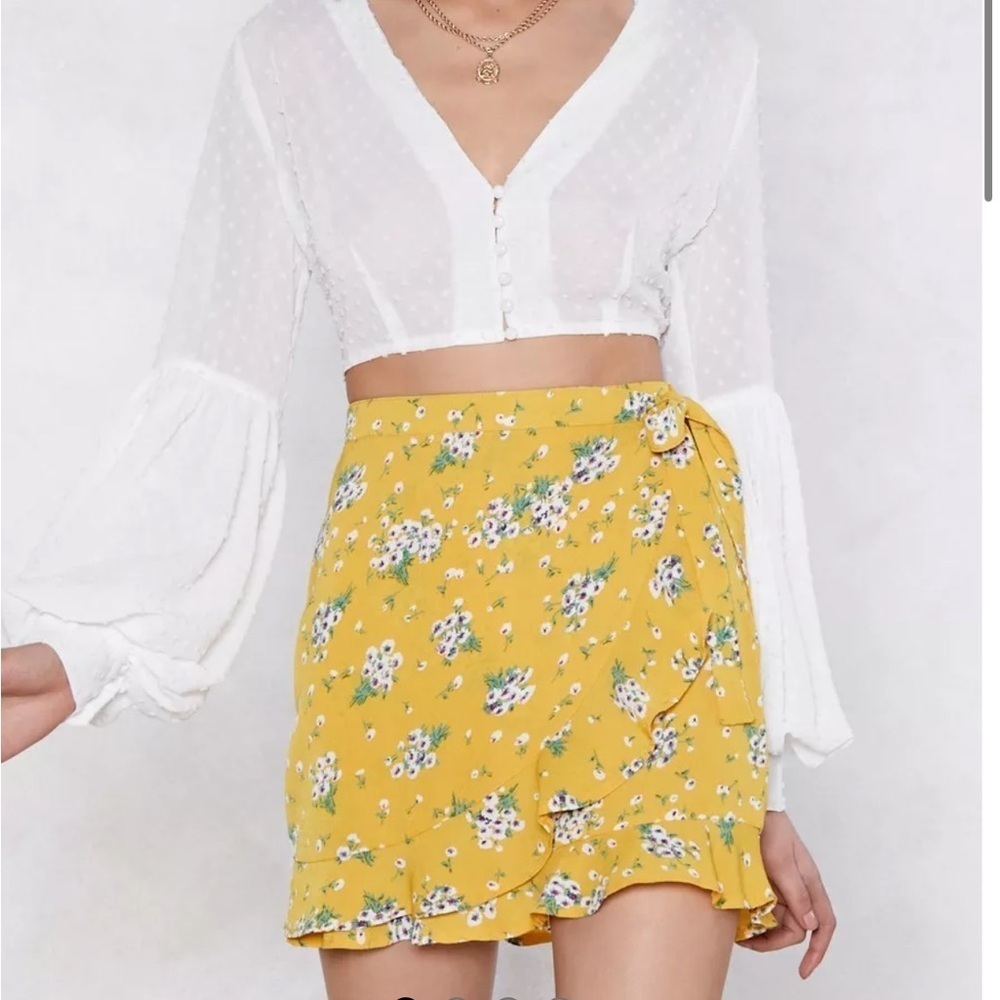 Nasty gal bud out floral ruffle wrap skirt yellow mini Size‎ 12 NWT